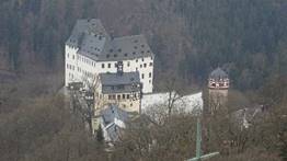 Blick auf Schloss Burgk vom Saaleturm im Februar 2019