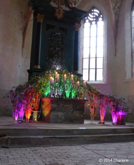 Blumenschmuck in der Kirche von Kindelbrück 2014