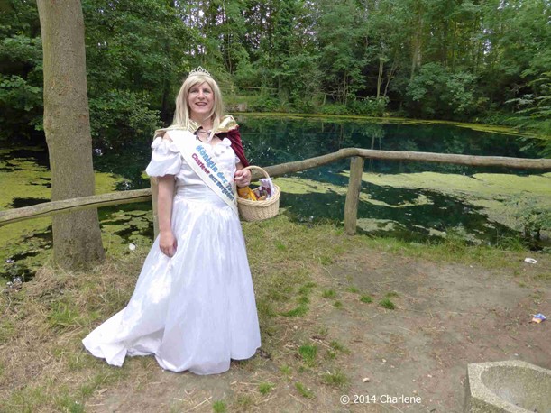 Königin Charlene am Gründelsloch 2014