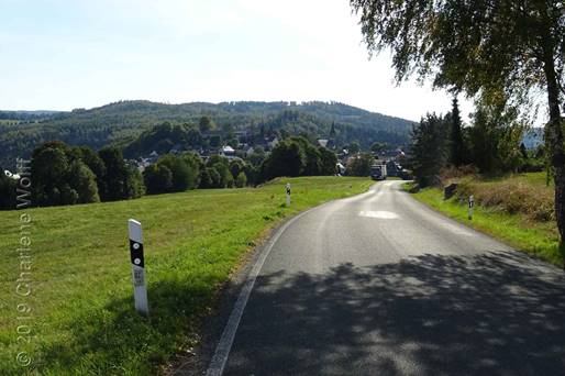 Straße und Blick auf Blankenberg