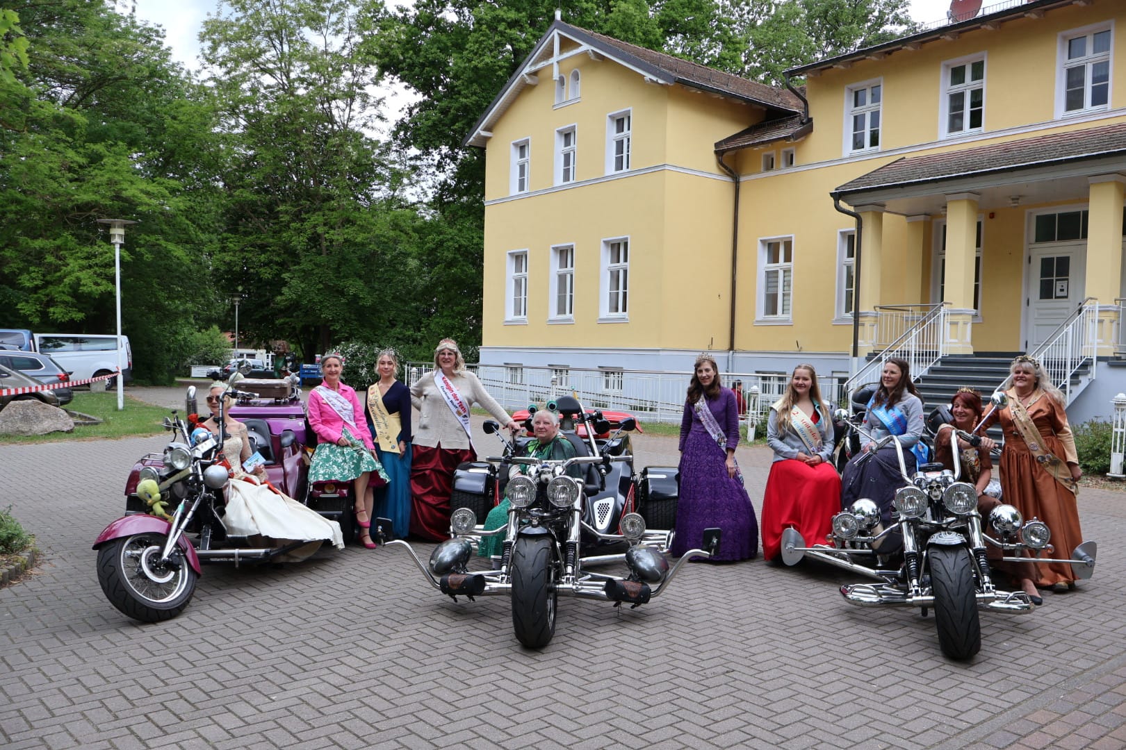 Hoheiten vor den Trikes